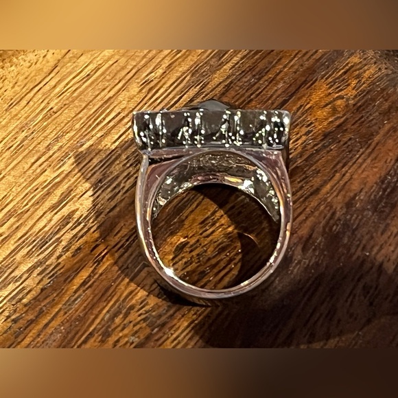 Lia Sophia "Midnight" ring Black Stone with Silver Tone Size 7 - Picture 4 of 9